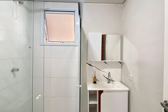 Banheiro de apartamento para alugar com 2 quartos, 52m² em Padroeira, Osasco