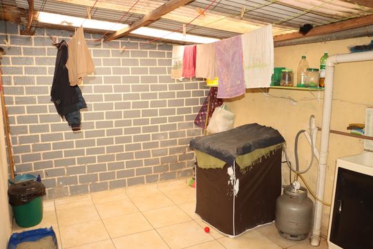Área de serviço de casa à venda com 3 quartos, 89m² em Jardim Rodolfo Pirani, São Paulo