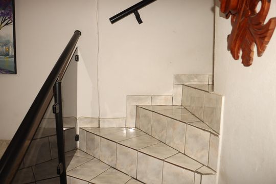 Escada de casa à venda com 3 quartos, 89m² em Jardim Rodolfo Pirani, São Paulo
