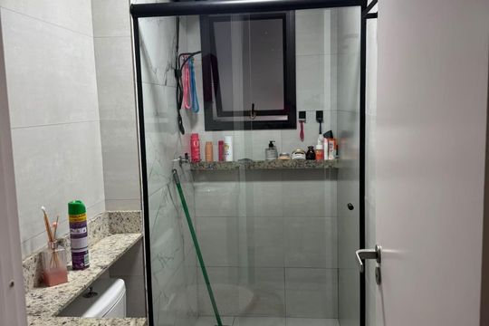 Banheiro de apartamento à venda com 2 quartos, 44m² em Vila Gustavo, São Paulo