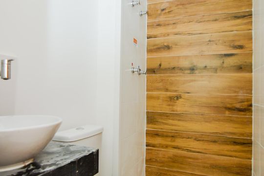 Banheiro de apartamento para alugar com 2 quartos, 54m² em Vila Nova Bonsucesso, Guarulhos