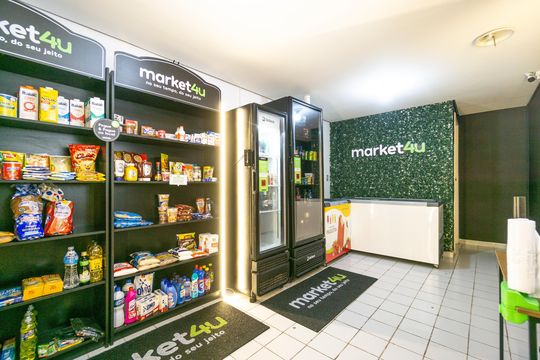 Mercado de apartamento para alugar com 2 quartos, 70m² em Vila Azevedo, São Paulo