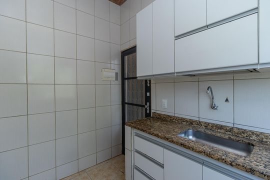 Cozinha de apartamento para alugar com 2 quartos, 75m² em Ouro Preto, Belo Horizonte