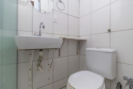Banheiro da Suíte de apartamento para alugar com 2 quartos, 75m² em Ouro Preto, Belo Horizonte