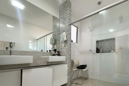 Banheiro da Suíte de apartamento à venda com 3 quartos, 148m² em Copacabana, Belo Horizonte