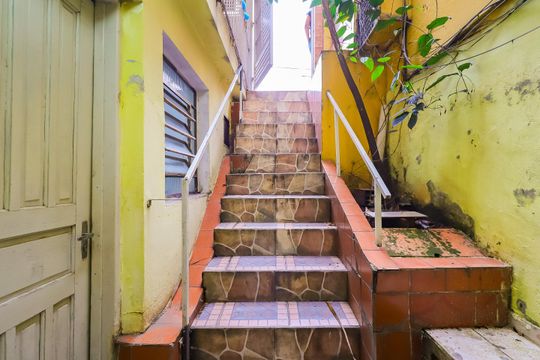 Escada de casa para alugar com 1 quarto, 40m² em Cidade Antônio Estêvão de Carvalho, São Paulo