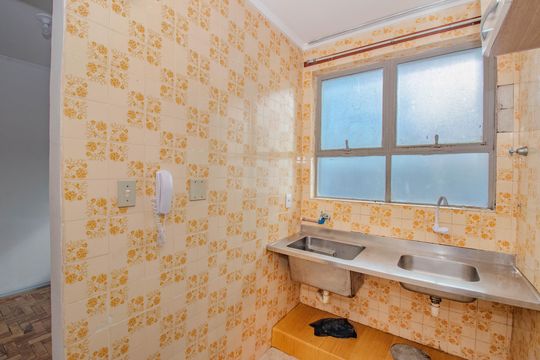 Cozinha de kitnet/studio para alugar com 1 quarto, 32m² em Cristo Redentor, Porto Alegre