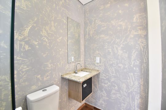 Banheiro do Studio de apartamento para alugar com 1 quarto, 45m² em Bacacheri, Curitiba