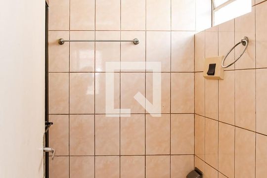Banheiro de apartamento à venda com 1 quarto, 31m² em Jardim Dona Leopoldina, Porto Alegre