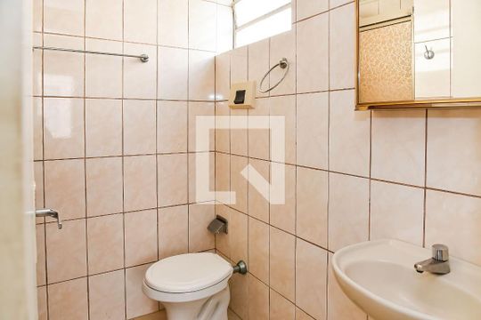 Banheiro de apartamento à venda com 1 quarto, 31m² em Jardim Dona Leopoldina, Porto Alegre