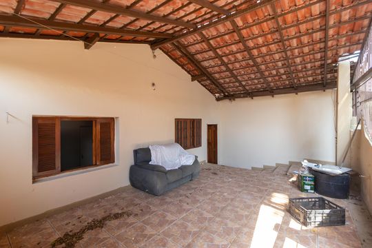 Garagem de casa para alugar com 4 quartos, 154m² em Vila Rossi Borghi E Siqueira, Campinas