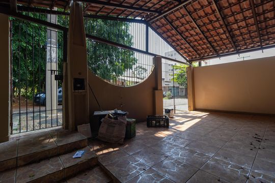 Garagem de casa para alugar com 4 quartos, 154m² em Vila Rossi Borghi E Siqueira, Campinas