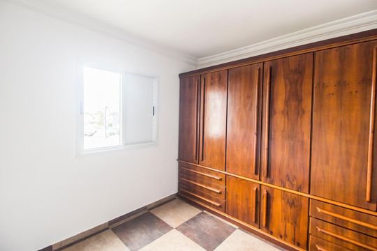 Suíte de apartamento para alugar com 2 quartos, 70m² em Jardim Tupanci, Barueri