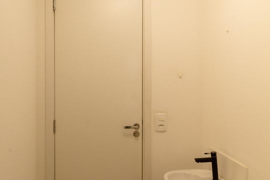 Banheiro de apartamento para alugar com 1 quarto, 27m² em Vila das Bandeiras, Guarulhos
