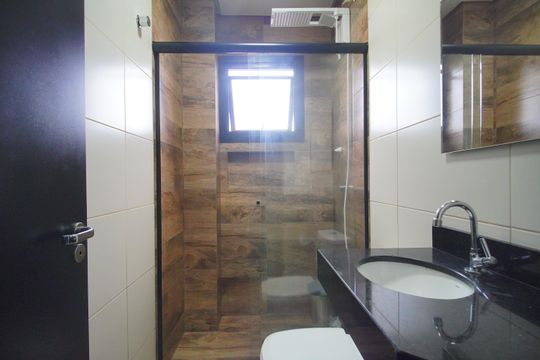 Banheiro de kitnet/studio para alugar com 1 quarto, 28m² em Vila Nova, Novo Hamburgo