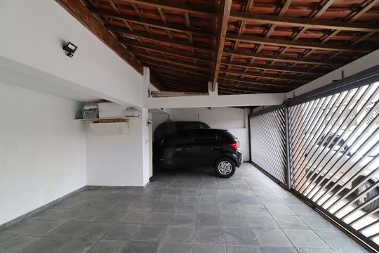 Garagem de casa à venda com 3 quartos, 250m² em Jardim Regis, São Paulo