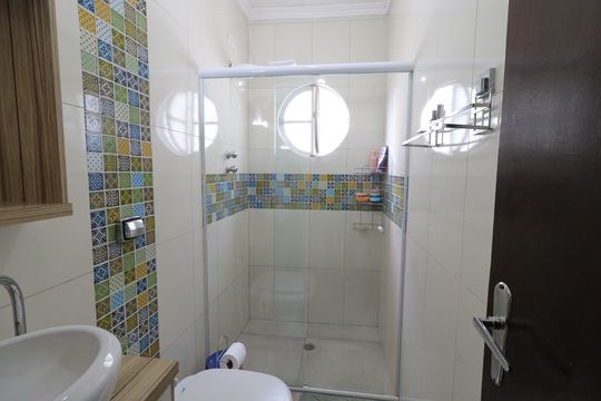 Banheiro de casa à venda com 3 quartos, 250m² em Jardim Regis, São Paulo