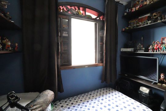 Quarto 3 de casa à venda com 3 quartos, 250m² em Jardim Regis, São Paulo