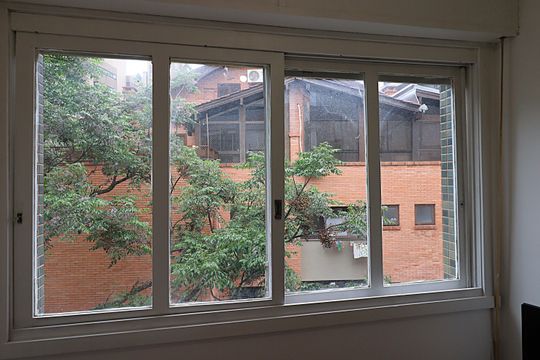 Janela da Sala de apartamento para alugar com 1 quarto, 44m² em Rio Branco, Porto Alegre