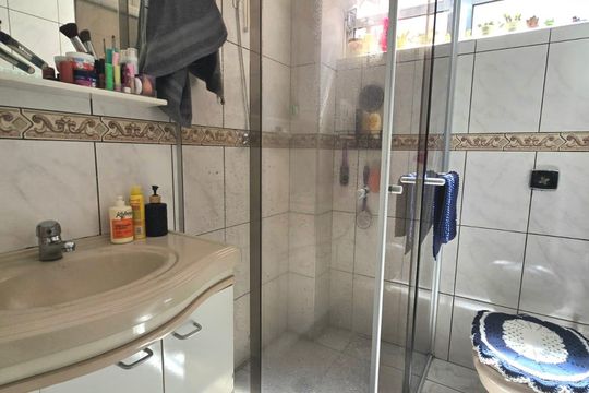 Banheiro de apartamento à venda com 2 quartos, 83m² em Veleiros, São Paulo