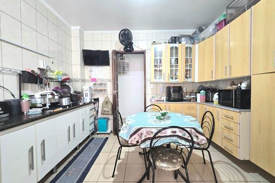 Cozinha de apartamento à venda com 2 quartos, 83m² em Veleiros, São Paulo