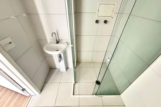 Banheiro de kitnet/studio para alugar com 1 quarto, 23m² em Vila Esperança, São Paulo