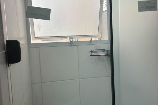 Banheiro de apartamento à venda com 2 quartos, 46m² em Santíssimo, Rio de Janeiro