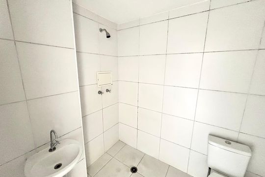 Banheiro de apartamento para alugar com 1 quarto, 23m² em Vila Esperança, São Paulo