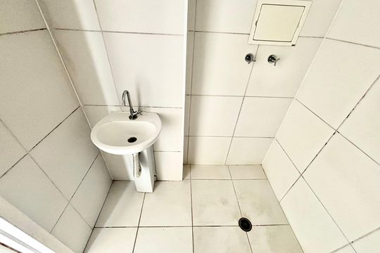 Banheiro de apartamento para alugar com 1 quarto, 23m² em Vila Esperança, São Paulo