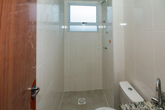 Banheiro Social de apartamento à venda com 2 quartos, 49m² em Braúnas, Belo Horizonte