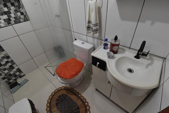 Banheiro 2 de casa à venda com 2 quartos, 540m² em Fazendinha, Curitiba