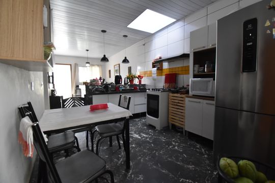 Cozinha de casa à venda com 2 quartos, 540m² em Fazendinha, Curitiba