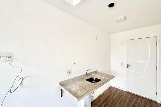 Cozinha de apartamento para alugar com 1 quarto, 23m² em Vila Esperança, São Paulo