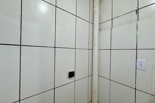 Banheiro de casa para alugar com 1 quarto, 45m² em Jardim Presidente Dutra, Guarulhos