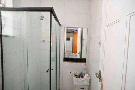 Banheiro de kitnet/studio à venda com 1 quarto, 24m² em Rio Comprido, Rio de Janeiro