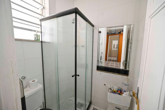 Banheiro de kitnet/studio à venda com 1 quarto, 24m² em Rio Comprido, Rio de Janeiro