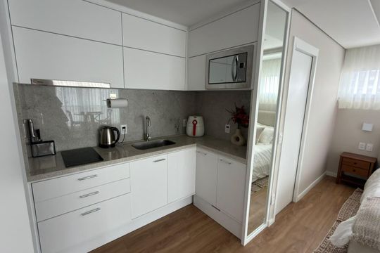 Cozinha de apartamento para alugar com 1 quarto, 40m² em Campo Belo, São Paulo