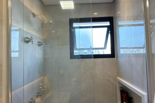 Banheiro de apartamento para alugar com 1 quarto, 40m² em Campo Belo, São Paulo