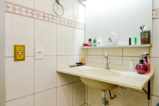 Banheiro  de apartamento para alugar com 3 quartos, 73m² em Jardim Santa Edwirges, Guarulhos