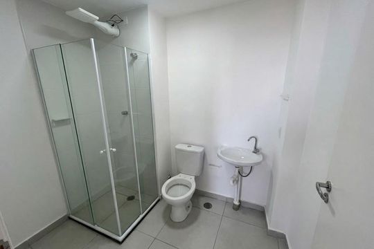Banheiro de apartamento para alugar com 2 quartos, 33m² em Várzea da Barra Funda, São Paulo