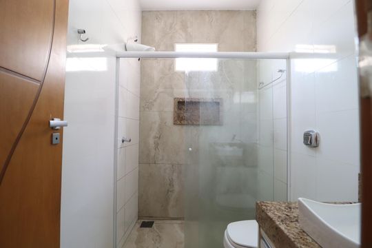 Banheiro Social de casa para alugar com 4 quartos, 230m² em Tibery, Uberlândia