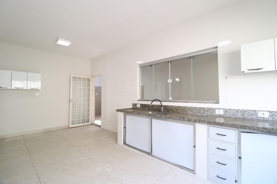 Cozinha de casa para alugar com 4 quartos, 230m² em Tibery, Uberlândia