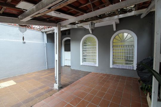 Garagem de casa à venda com 2 quartos, 102m² em Jardim Peri Peri, São Paulo