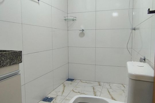 Banheiro social de apartamento para alugar com 1 quarto, 60m² em São Marcos, Belo Horizonte