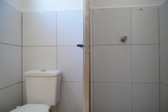 Banheiro de apartamento à venda com 2 quartos, 40m² em Santo Afonso, Novo Hamburgo