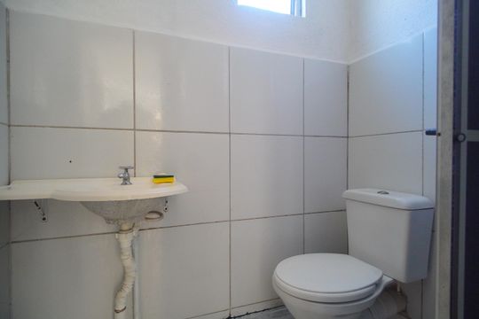 Banheiro de apartamento à venda com 2 quartos, 40m² em Santo Afonso, Novo Hamburgo