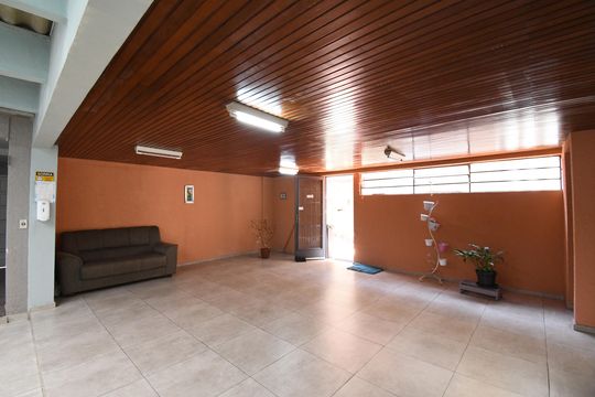 Hall de entrada de apartamento para alugar com 2 quartos, 44m² em Alto da Xv, Curitiba