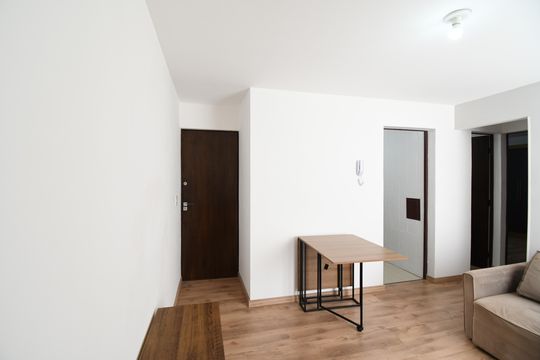 Sala de apartamento para alugar com 2 quartos, 44m² em Alto da Xv, Curitiba