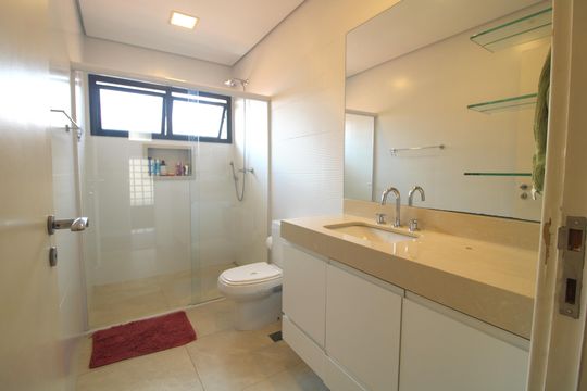 Banheiro comum de casa à venda com 3 quartos, 250m² em Planalto Paulista, São Paulo