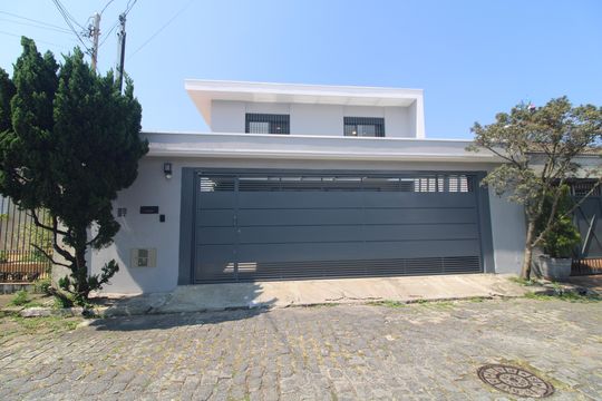 Fachada de casa à venda com 3 quartos, 250m² em Planalto Paulista, São Paulo